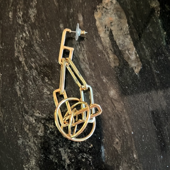 Unique Designer brand gold tone linked puzzle looking earrings - Picture 2 of 10